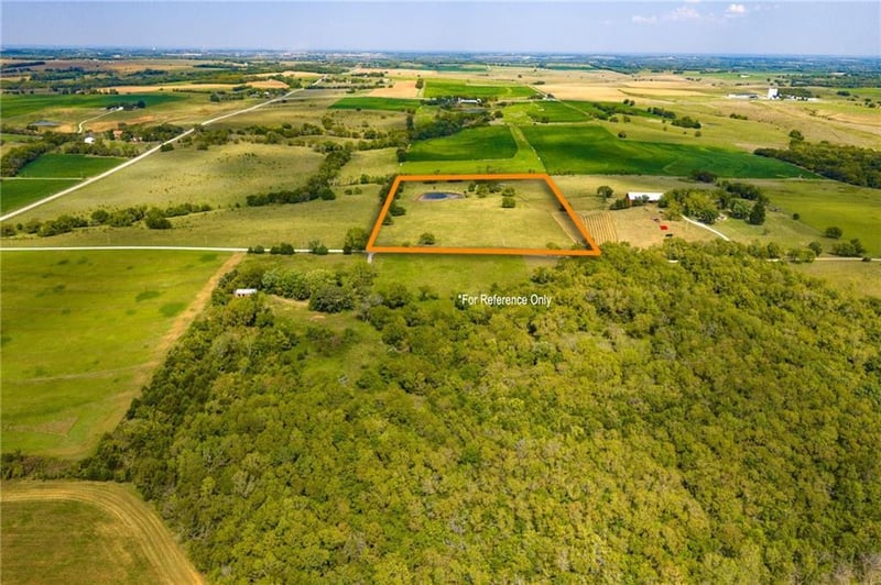 134 1150 Rd, Berryton, KS 66409