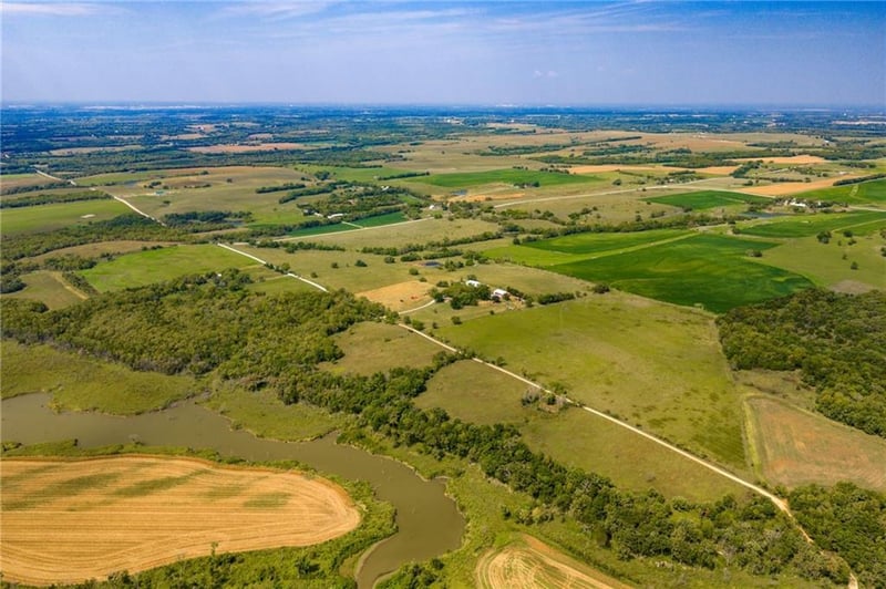 134 1150 Rd, Berryton, KS 66409