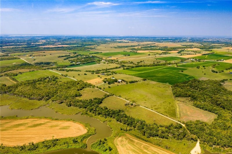 134 1150 Rd, Berryton, KS 66409