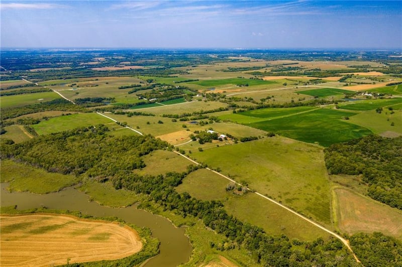 134 1150 Rd, Berryton, KS 66409