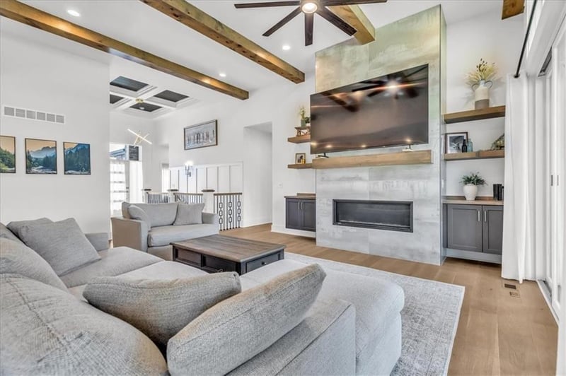 2601 Amanda Ln, Blue Springs, MO 64029