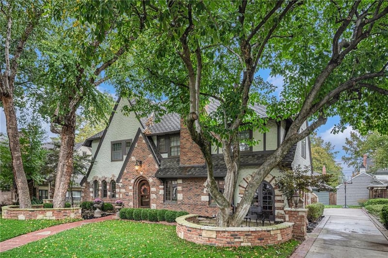 638 W 67th St, Kansas City, MO 64113