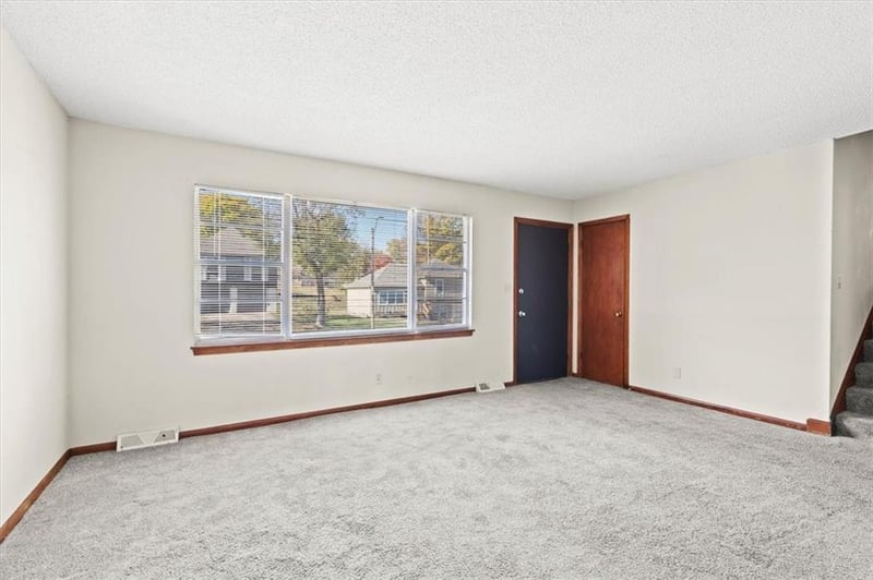 11213 Myrtle Ave, Kansas City, MO 64137