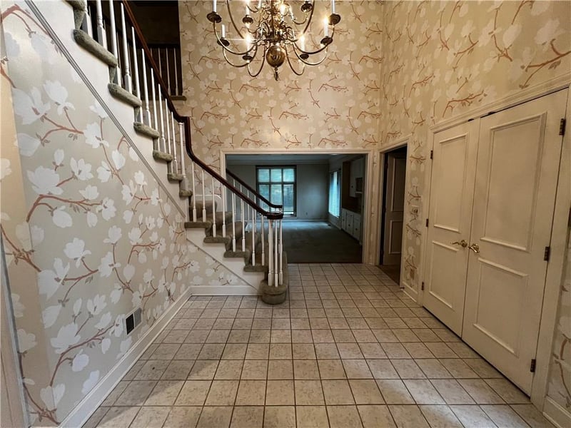 3905 W 101st Ter, Overland Park, KS 66207