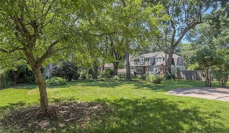 2545 W 89th St, Leawood, KS 66206