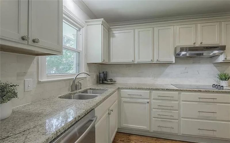 2545 W 89th St, Leawood, KS 66206