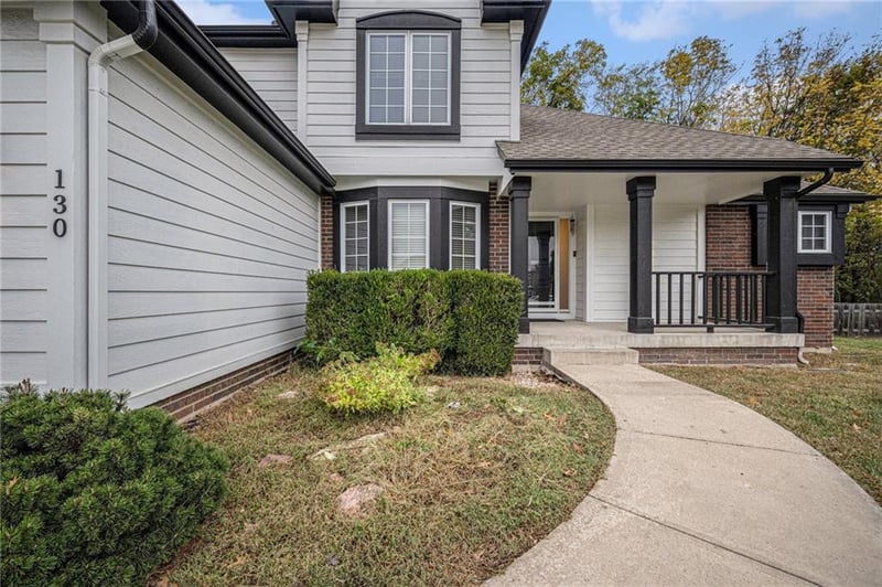 130 Somerset Ct, Lee's Summit, MO 64063
