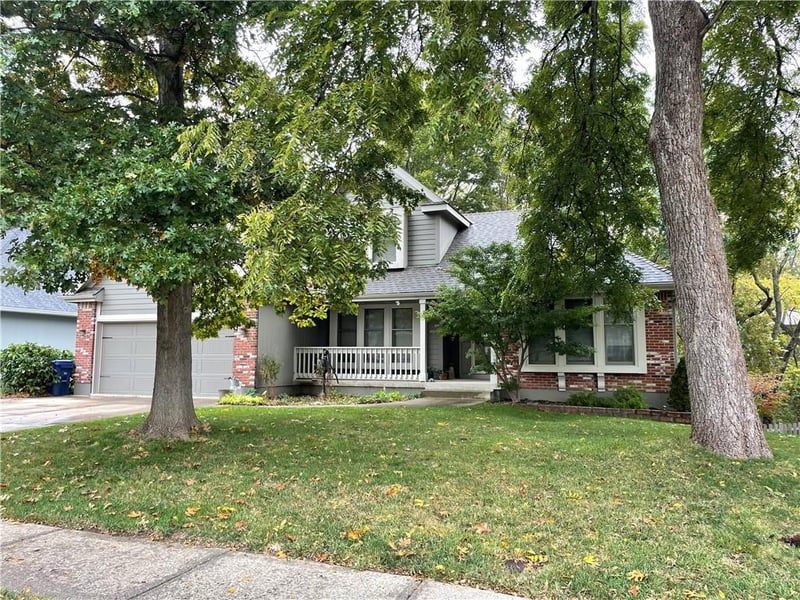 1505 Deer Ct, Lee's Summit, MO 64086