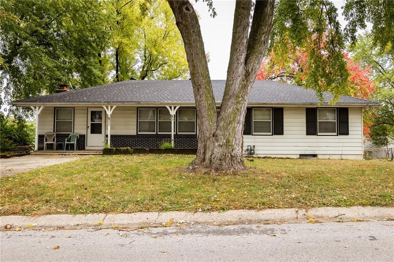 483 Meadowbrook Rd, Kansas City, MO 64119