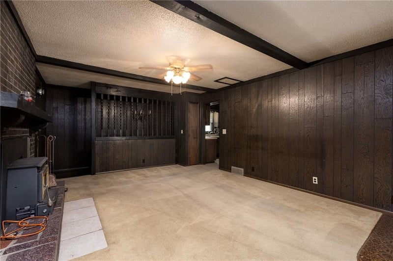 483 Meadowbrook Rd, Kansas City, MO 64119