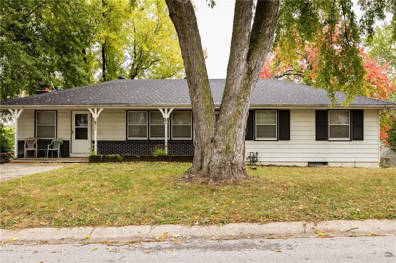 483 Meadowbrook Rd, Kansas City, MO 64119