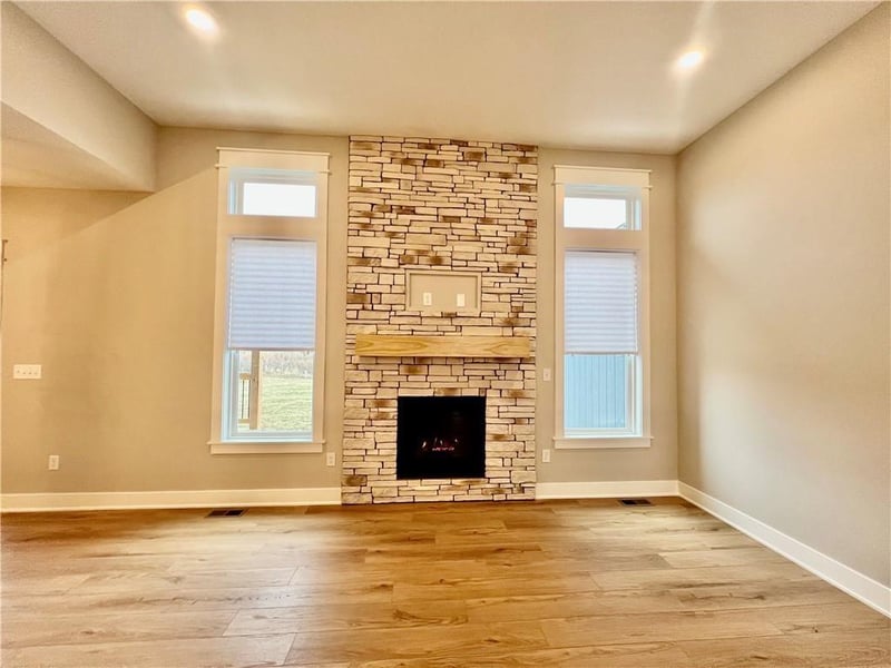 1913 Longview Dr, Liberty, MO 64068