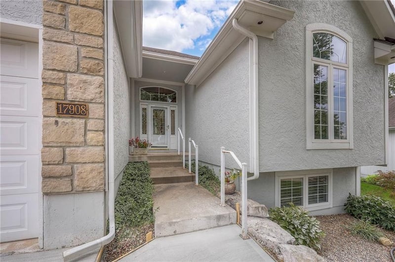 17908 29th St, Independence, MO 64057