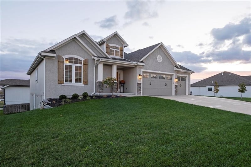 2703 92nd St, Kansas City, MO 64156