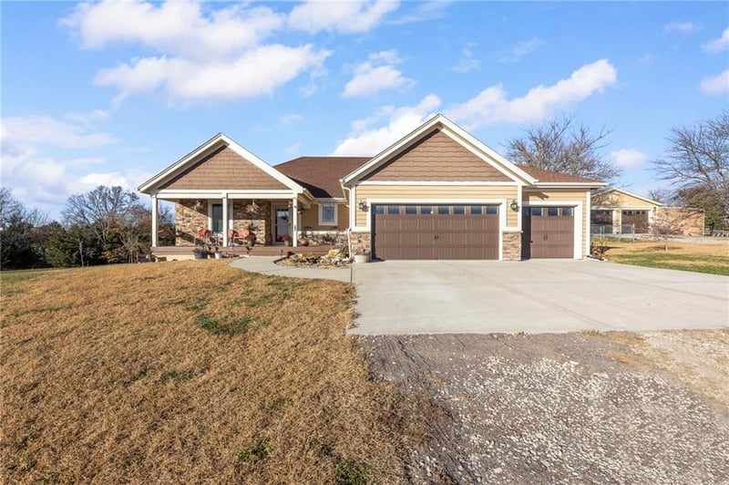 23178 W 239th St, Spring Hill, KS 66083