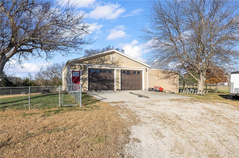 23178 W 239th St, Spring Hill, KS 66083