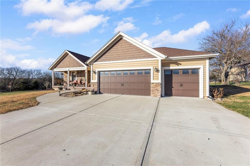 23178 W 239th St, Spring Hill, KS 66083