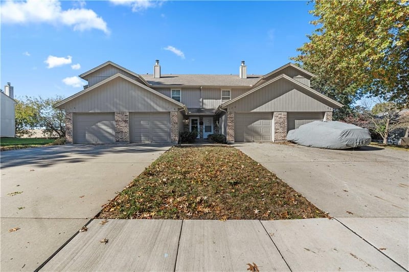 116-122 Greystone Dr, Lee's Summit, MO 64086