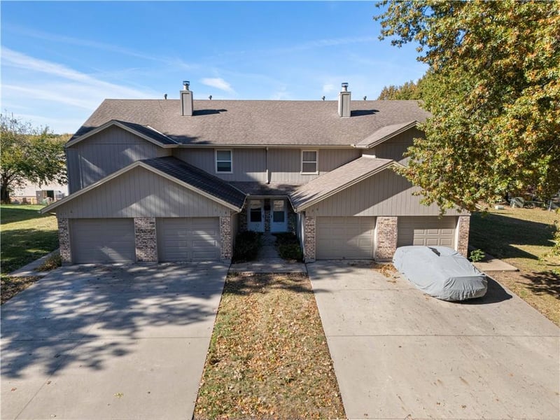 116-122 Greystone Dr, Lee's Summit, MO 64086
