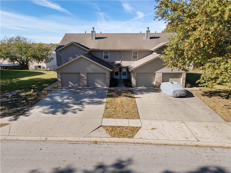 116-122 Greystone Dr, Lee's Summit, MO 64086