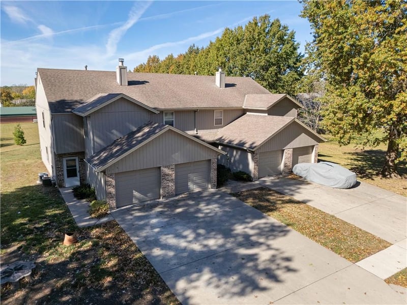 116-122 Greystone Dr, Lee's Summit, MO 64086