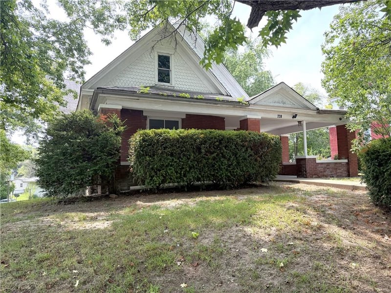 220 Benton St, Carrollton, MO 64633