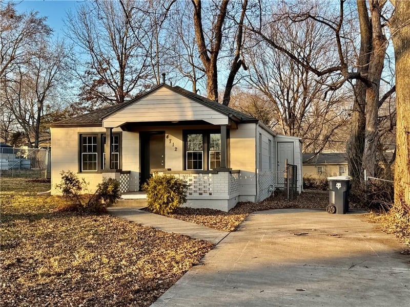 4712 46th Ter, Kansas City, MO 64117