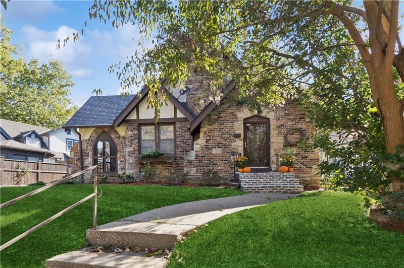 6823 Rockhill Rd, Kansas City, MO 64113