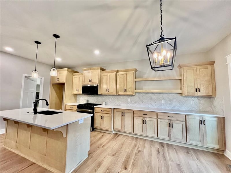 1909 Longview Dr, Liberty, MO 64068