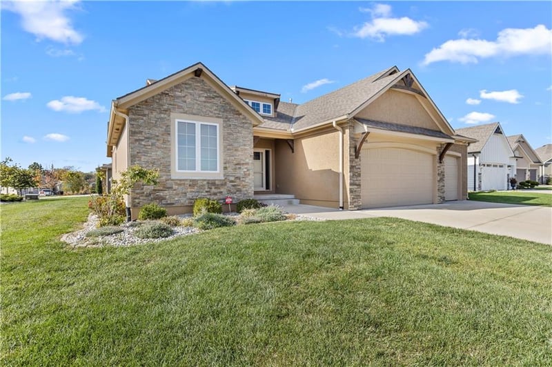 4060 Timberlake Ct, Lee's Summit, MO 64064