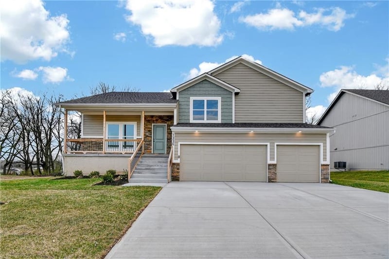 1336 Holland Dr, Independence, MO 64056