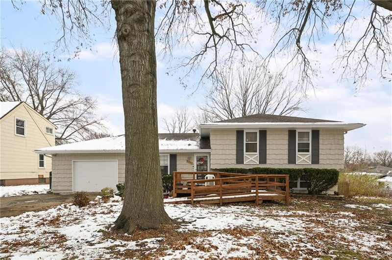 9227 Eastern Ave, Kansas City, MO 64138