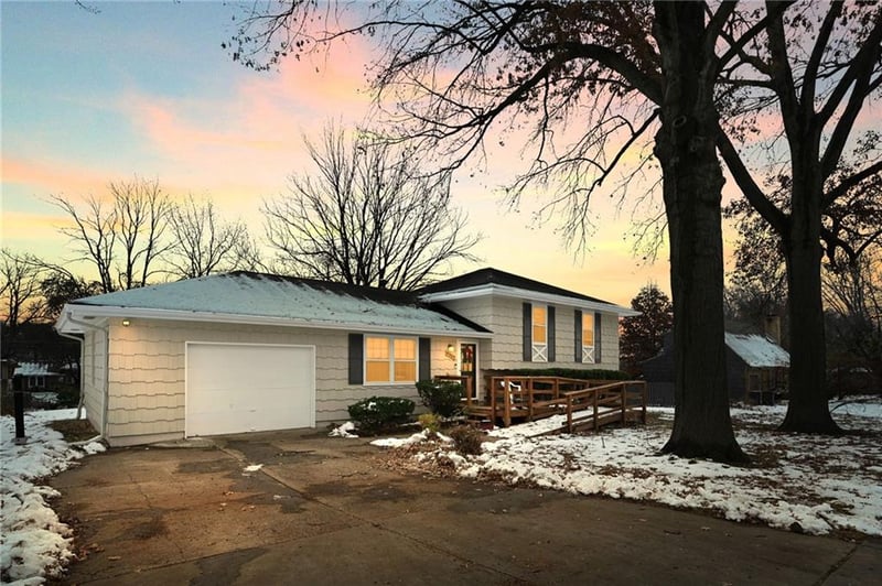 9227 Eastern Ave, Kansas City, MO 64138