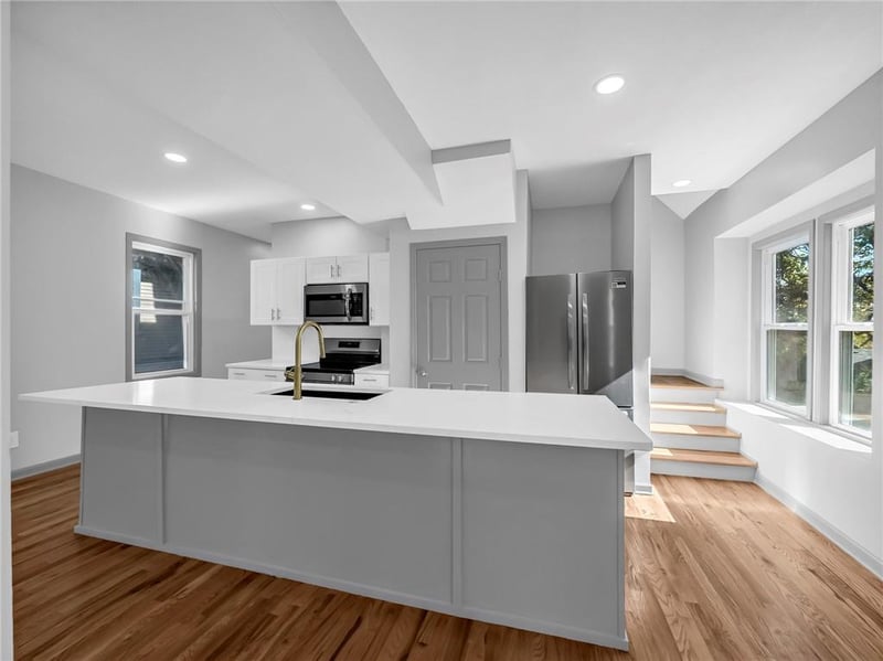 4333 Tracy Ave, Kansas City, MO 64110