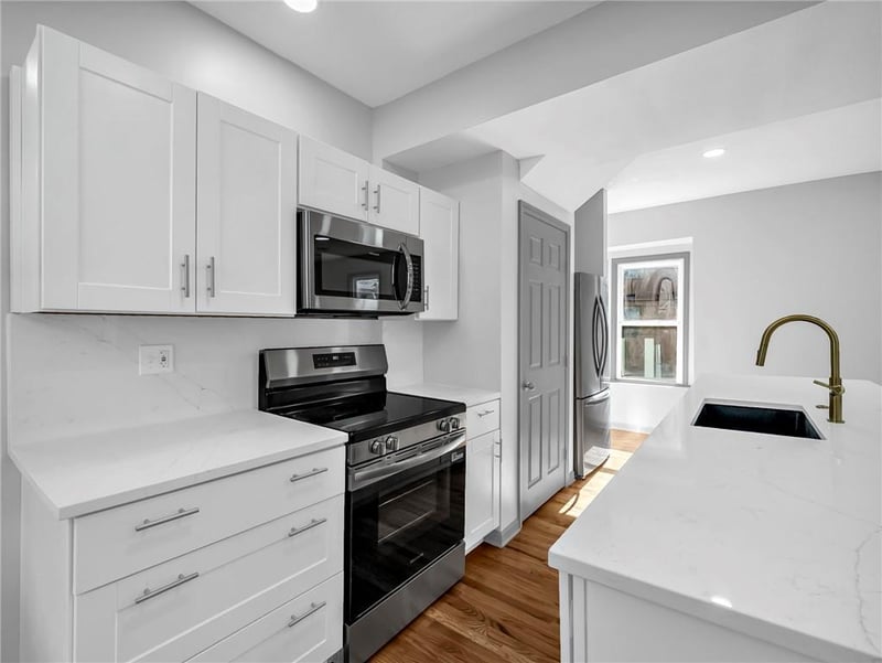 4333 Tracy Ave, Kansas City, MO 64110