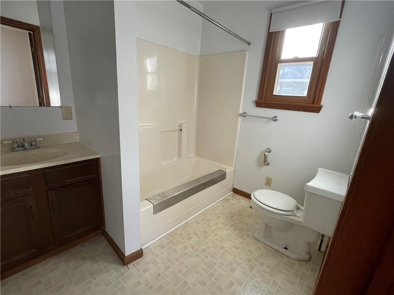 107 Pleasant St, Butler, MO 64730