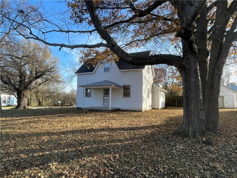107 Pleasant St, Butler, MO 64730