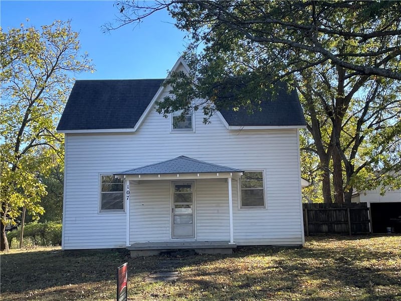 107 Pleasant St, Butler, MO 64730