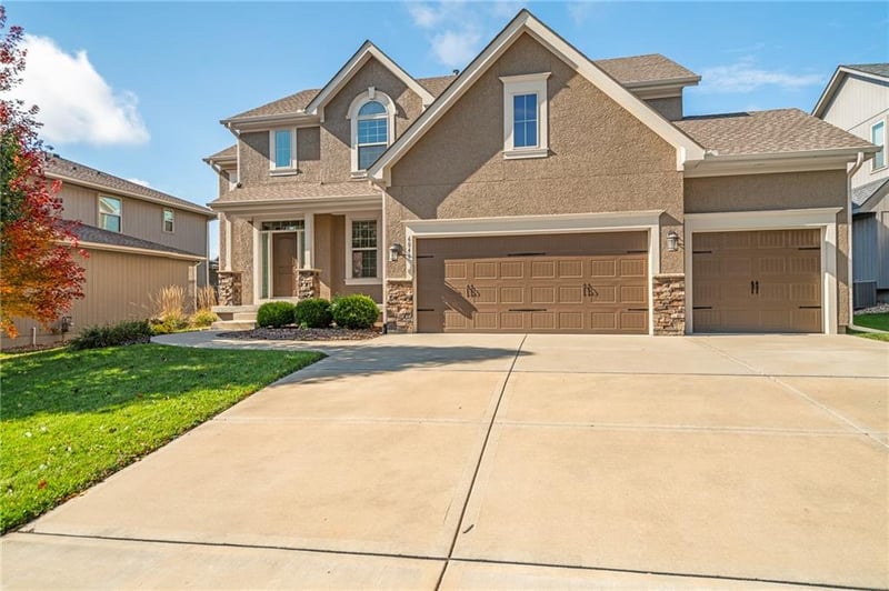 6046 Redbud St, Shawnee, KS 66218