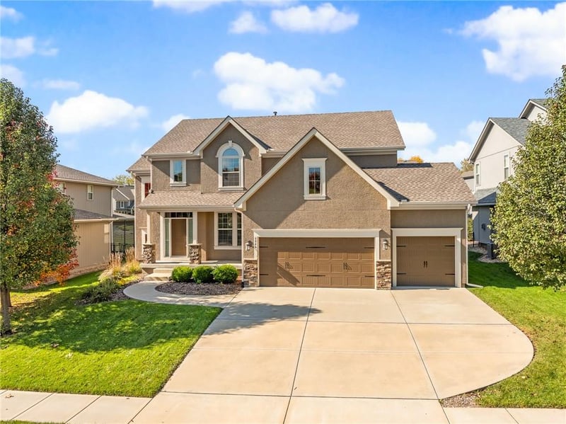 6046 Redbud St, Shawnee, KS 66218