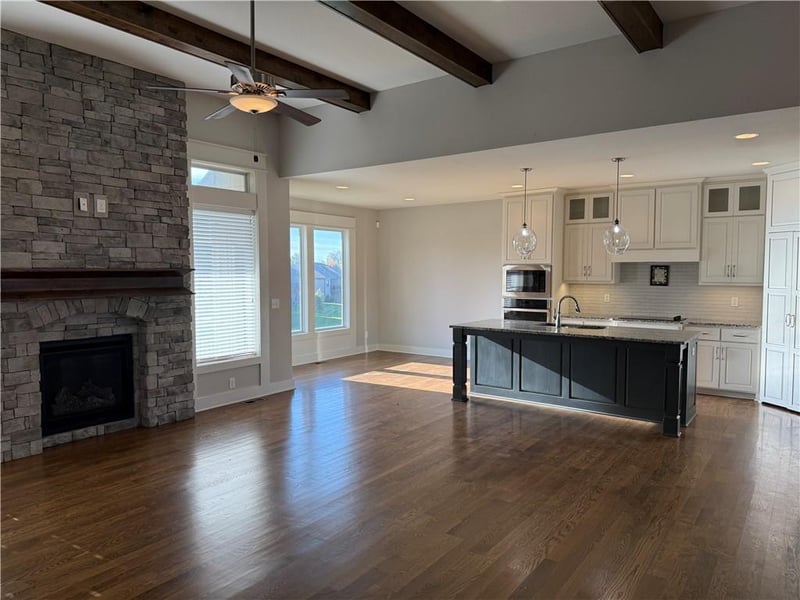 548 Colonial Dr, Blue Springs, MO 64014