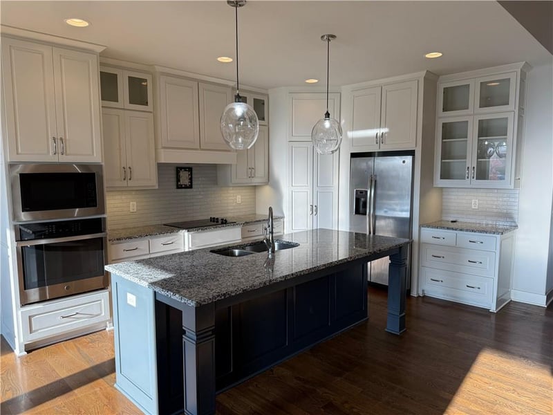 548 Colonial Dr, Blue Springs, MO 64014