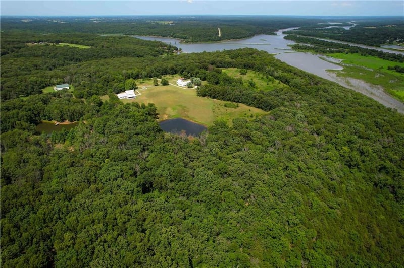 2105 315 Pvt Rd, Osceola, MO 64776