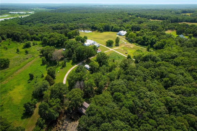 2105 315 Pvt Rd, Osceola, MO 64776