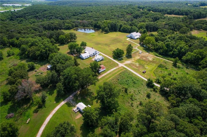 2105 315 Pvt Rd, Osceola, MO 64776