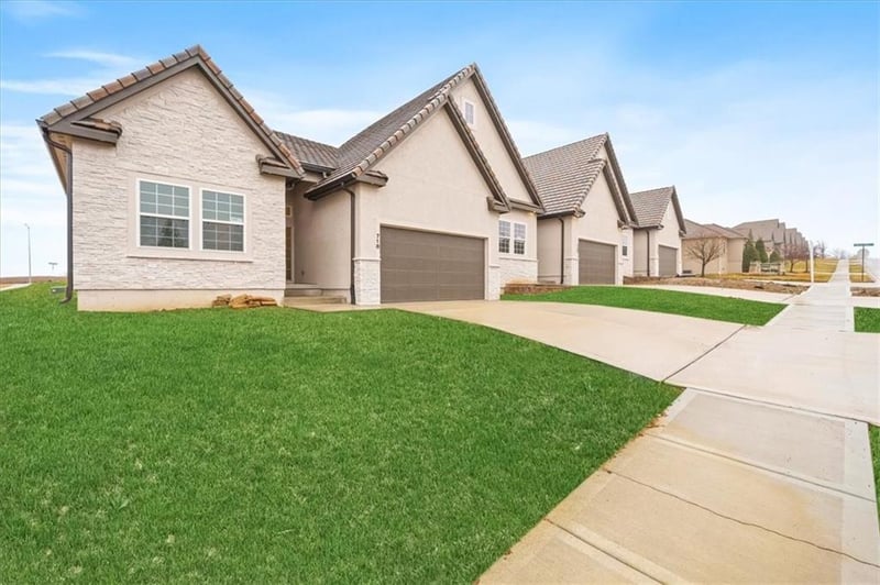 718 Lone Hill Dr #A, Lee's Summit, MO 64064