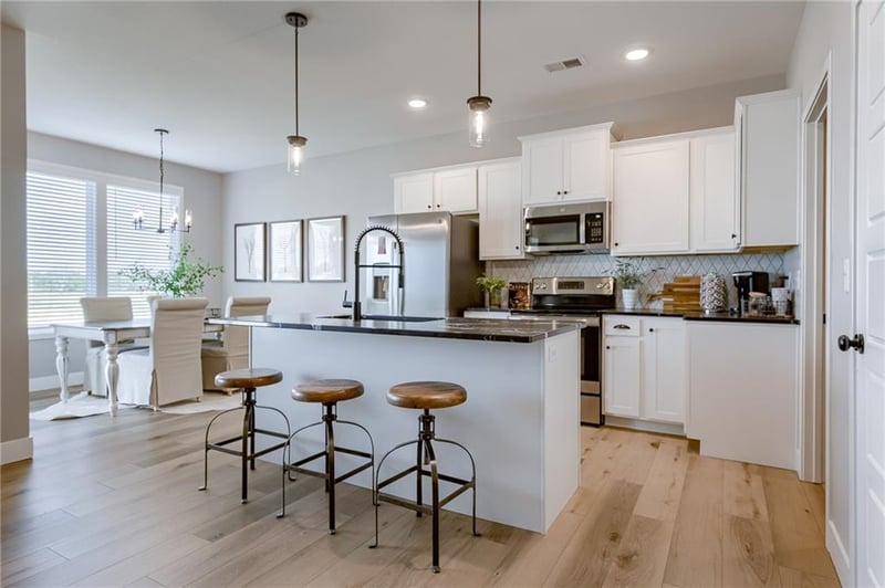 12502 White Ash Ln, Lee's Summit, MO 64086