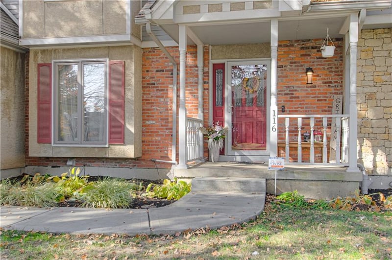 116 The Woodlands Dr, Gladstone, MO 64119