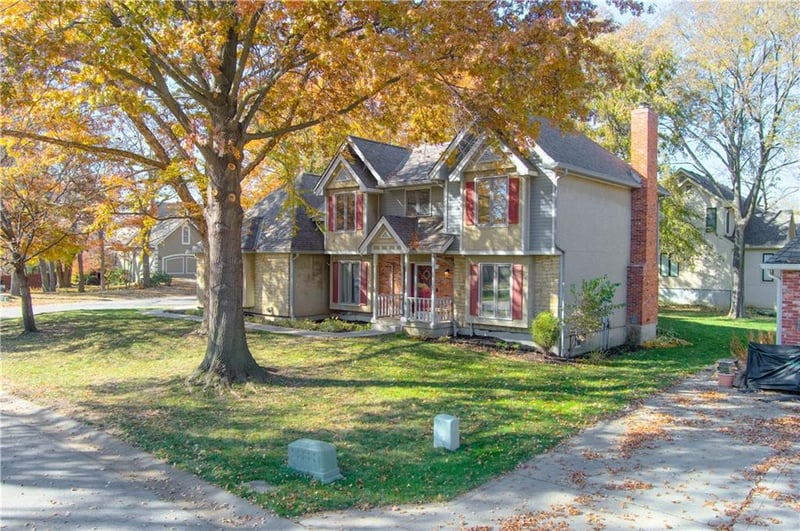 116 The Woodlands Dr, Gladstone, MO 64119