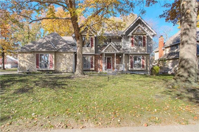 116 The Woodlands Dr, Gladstone, MO 64119
